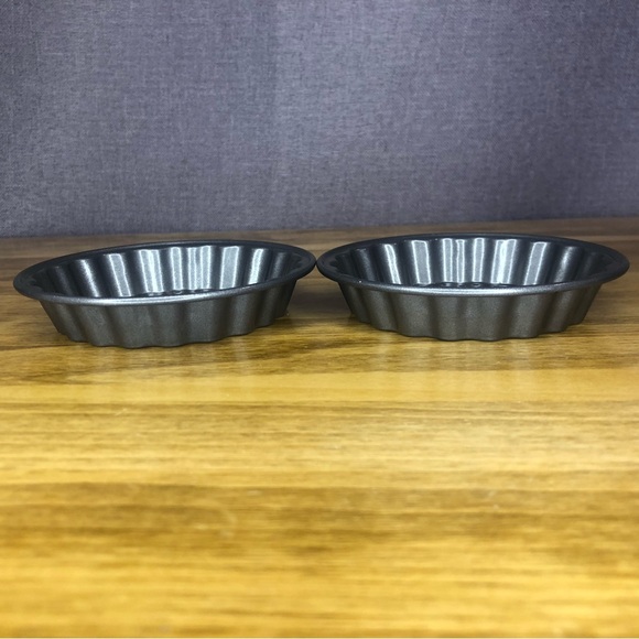 Bradshaw Miniature 4 ½ inches Non-Stick Tart, Quiche Pans Set of 2 - Picture 2 of 4